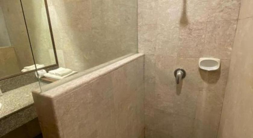 فندق سري يو تونج جراند محافظة سوفانبوري المظهر الخارجي الصورة