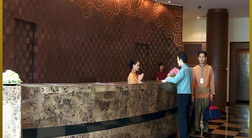 فندق سري يو تونج جراند محافظة سوفانبوري المظهر الخارجي الصورة